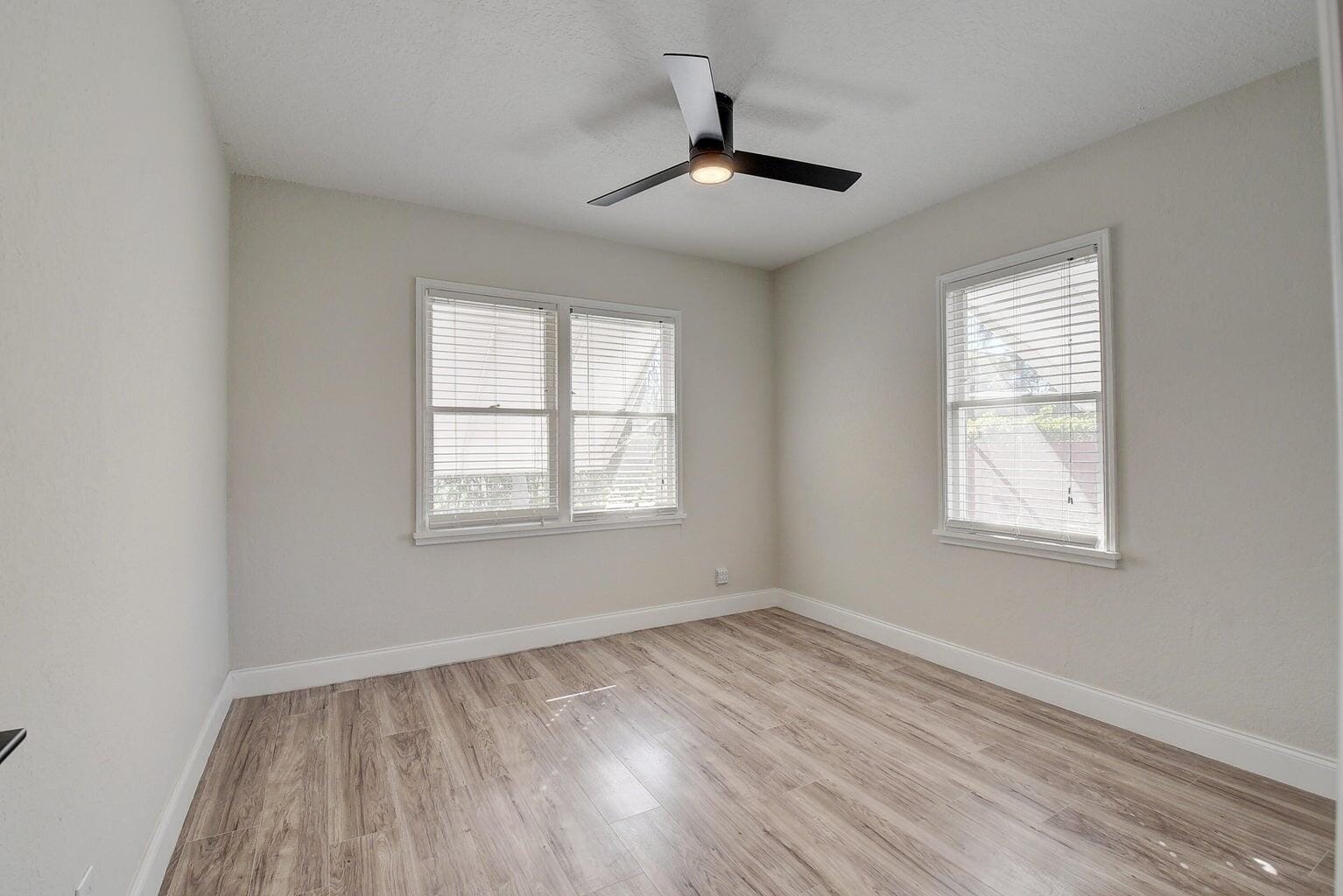 348 SE 4th Avenue SE — photo 8