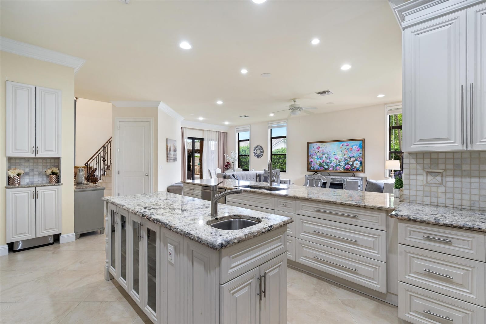301 SANDALWOOD Lane — photo 3