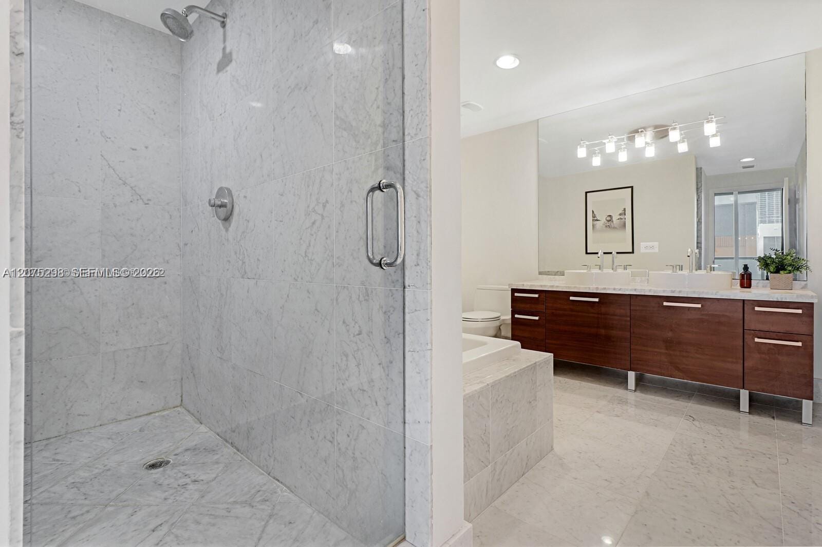 253 NE 2nd Street 508, Miami, FL 33132 photo 18