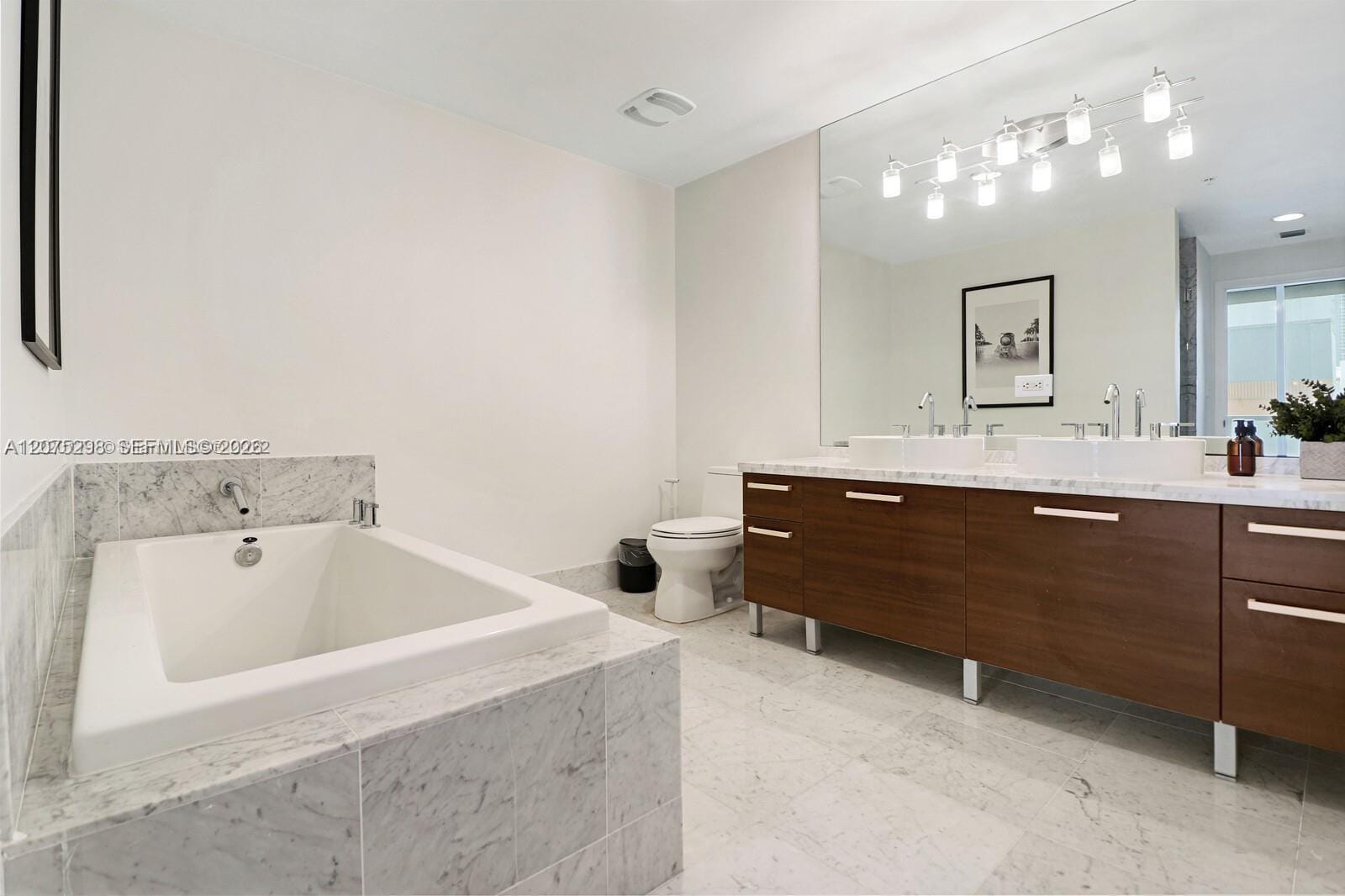253 NE 2nd Street 508, Miami, FL 33132 photo 19
