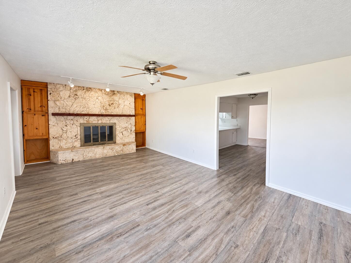 574 SW DUVAL Avenue — photo 2