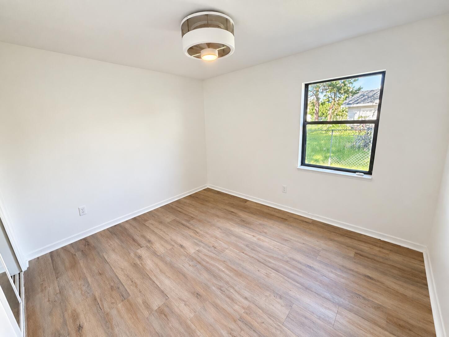 574 SW DUVAL Avenue — photo 11