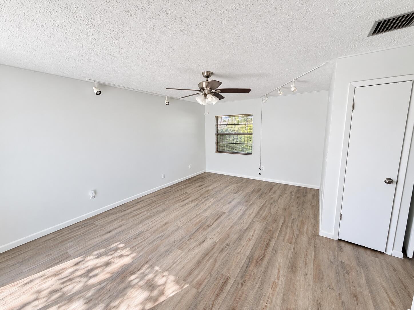 574 SW DUVAL Avenue — photo 6