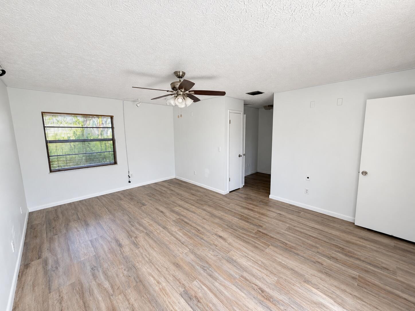 574 SW DUVAL Avenue — photo 7