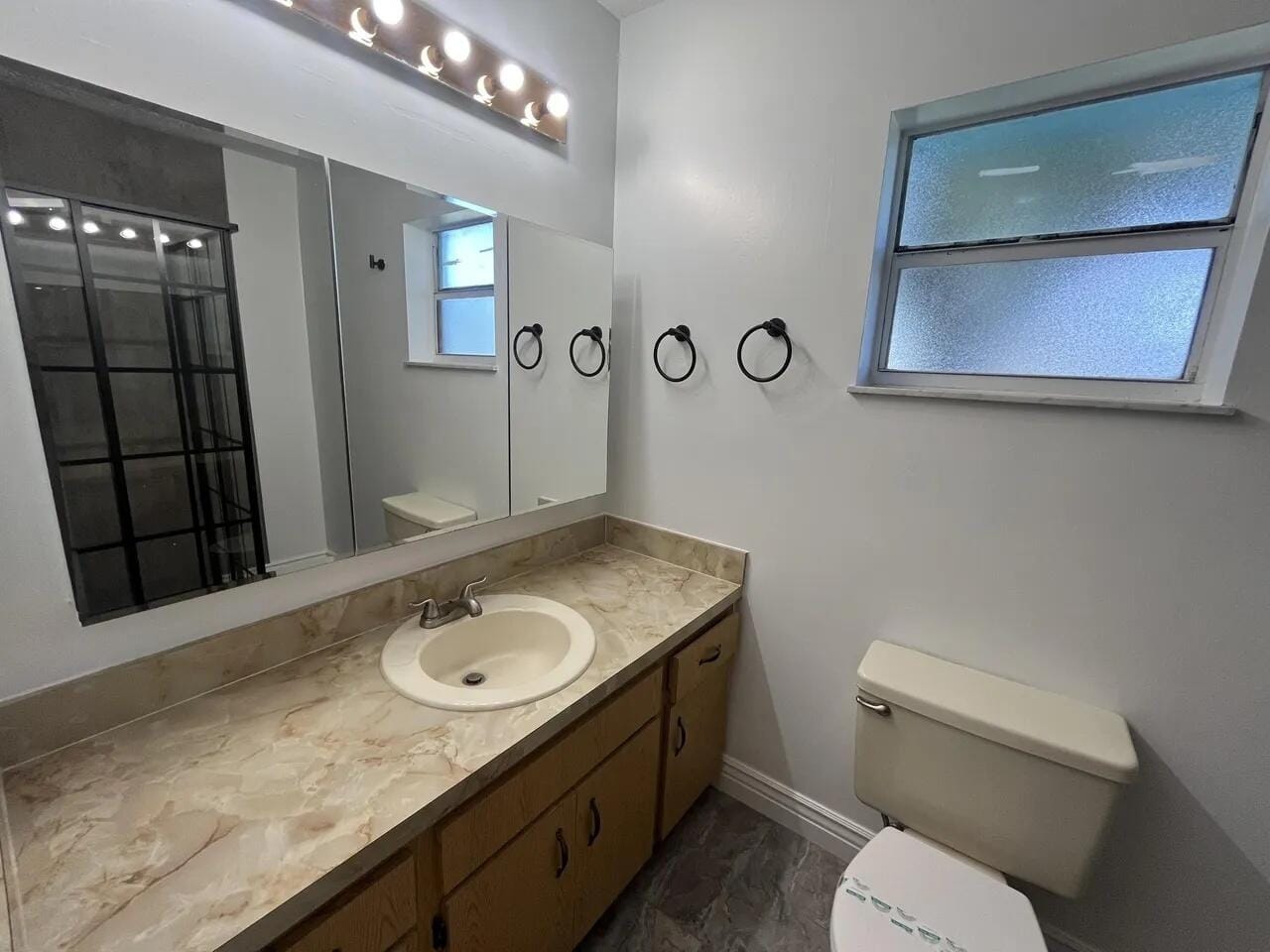574 SW DUVAL Avenue — photo 8
