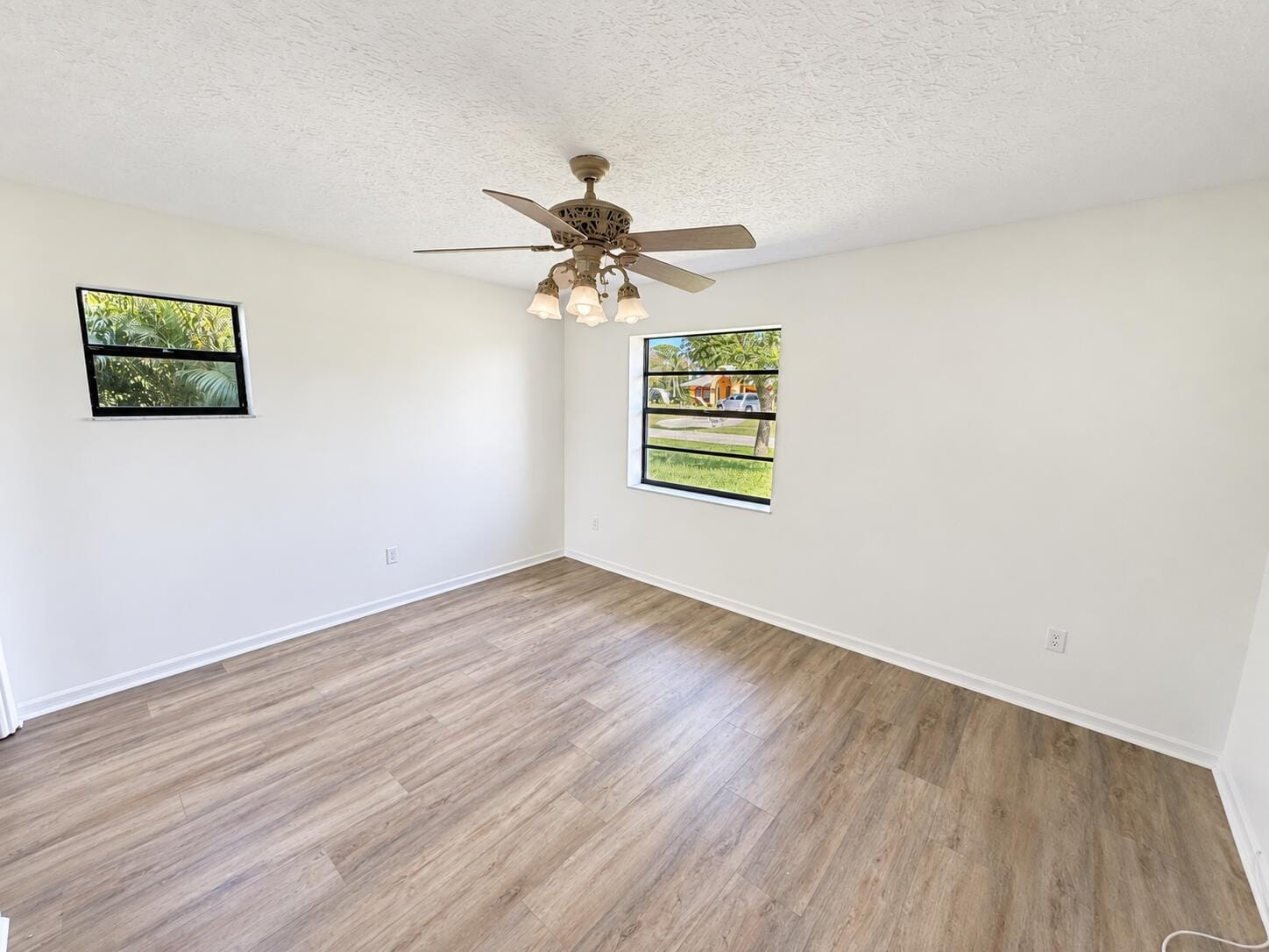 574 SW DUVAL Avenue — photo 10