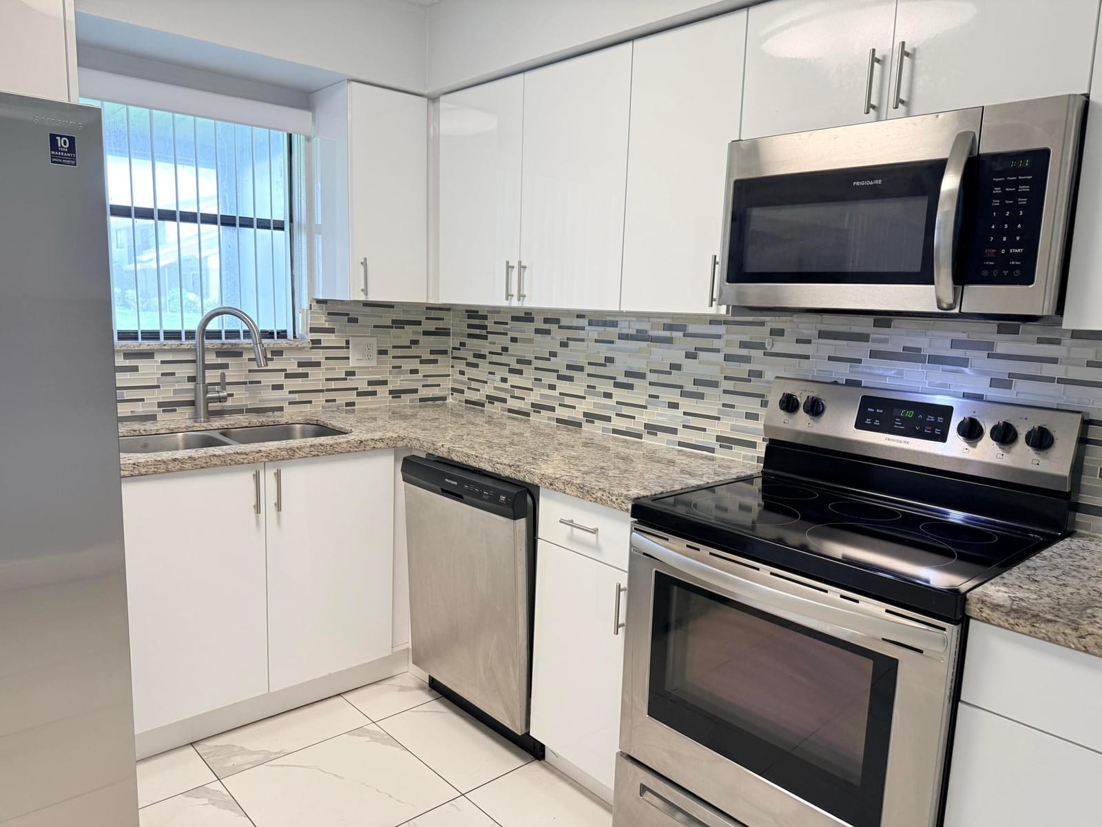 1104 RIVERSIDE Drive — photo 5