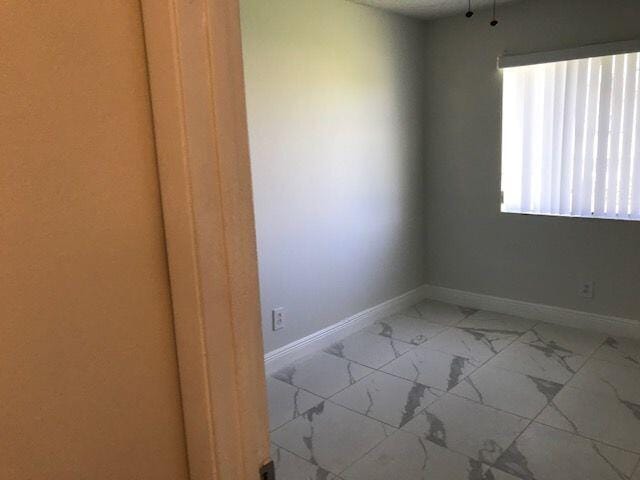 1104 RIVERSIDE Drive — photo 7
