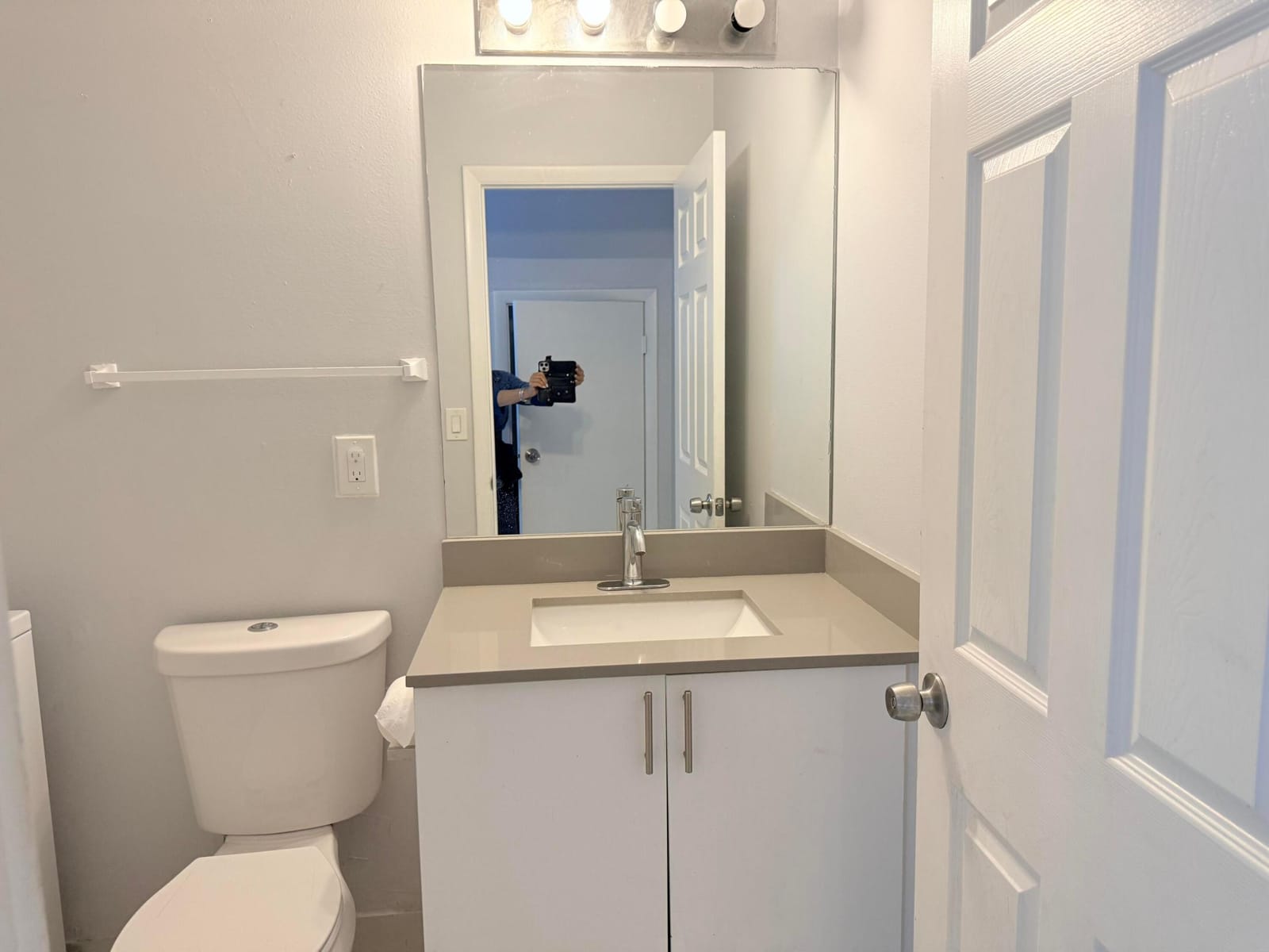 1104 RIVERSIDE Drive — photo 8