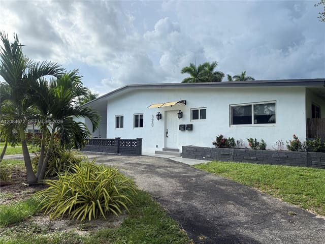 520 SW 5th Street, Hallandale Beach, FL 33009