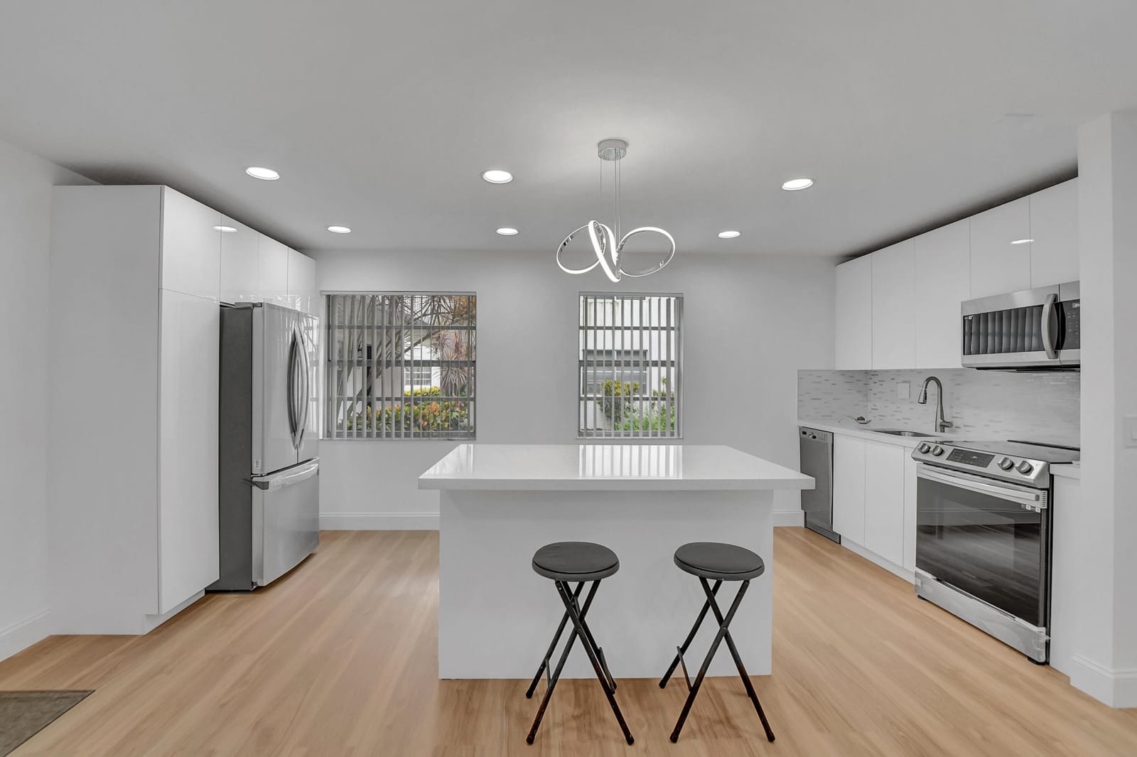 972 NORMANDY U — photo 11