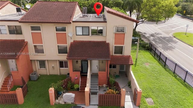9905 NW 9th St Circle 12-21, Windsong Lakes, Miami, FL