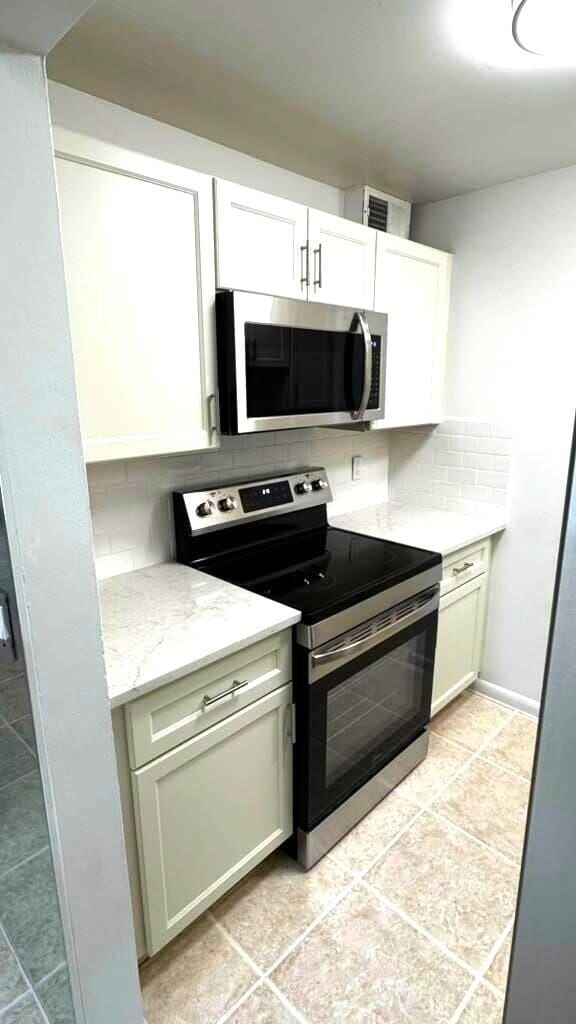 1020 CRYSTAL LAKE Drive 103, Deerfield Beach, FL 33064 photo 2