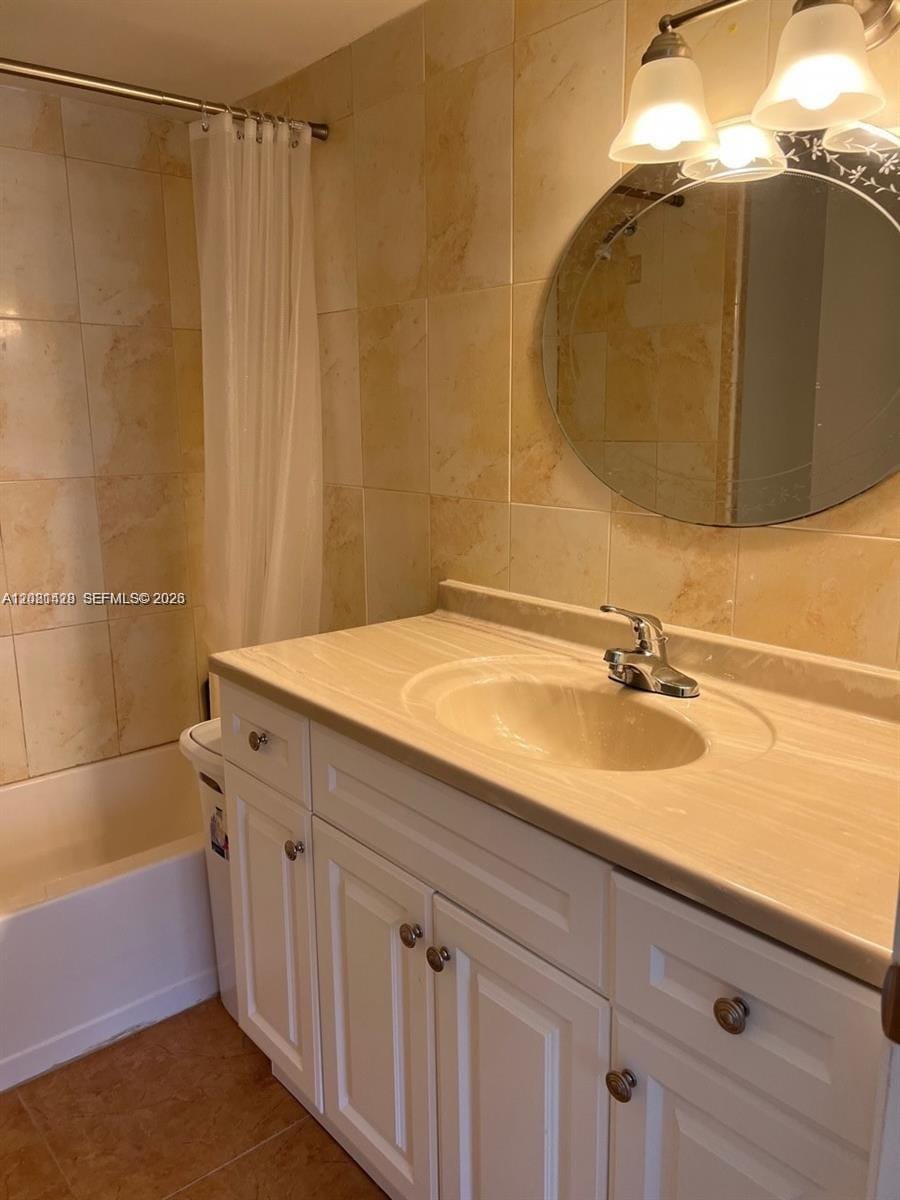 9711 Fontainebleau Boulevard D103, Miami, FL 33172 photo 9