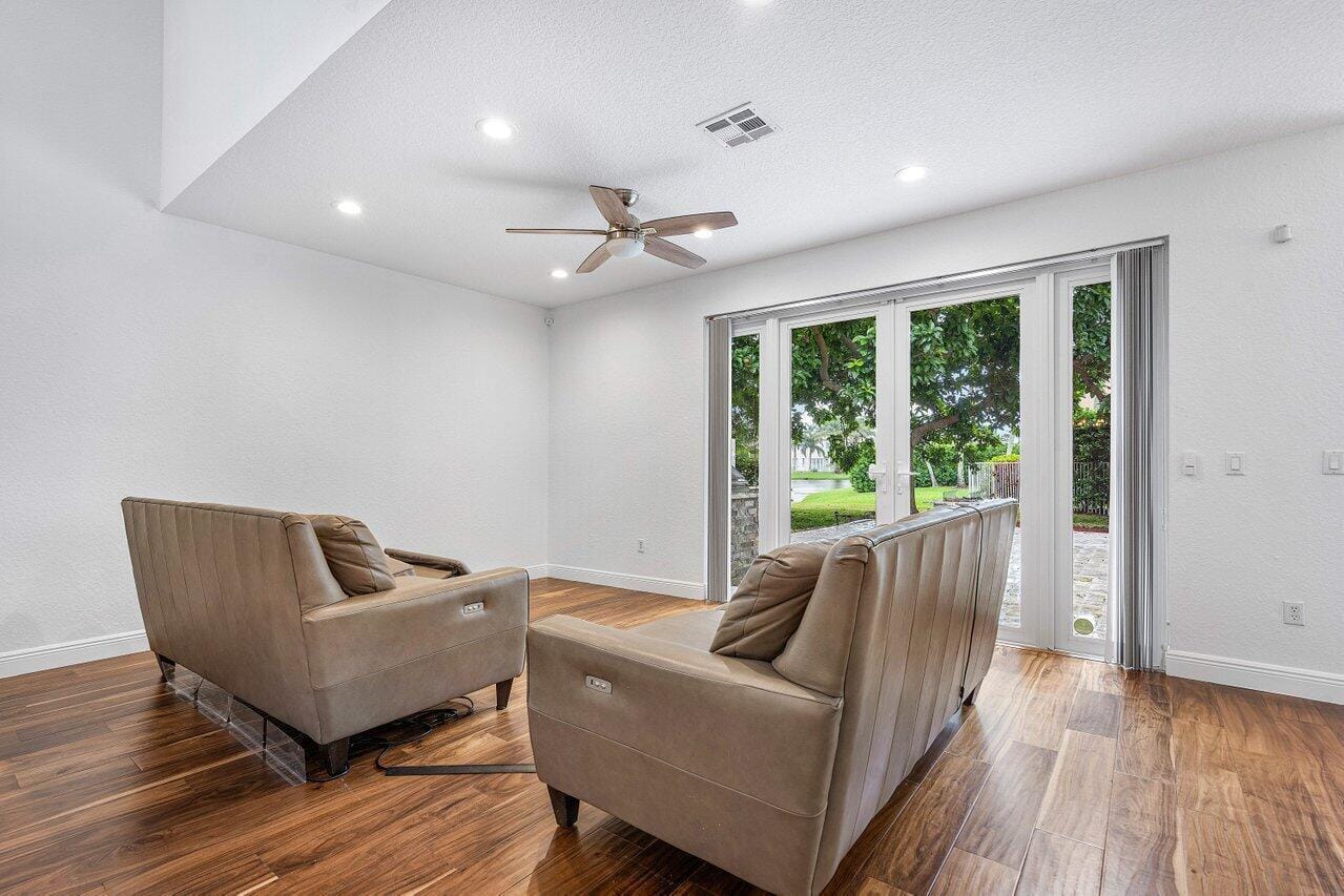 6328 STONEHURST Circle — photo 11