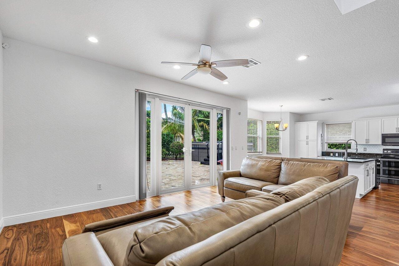 6328 STONEHURST Circle — photo 12