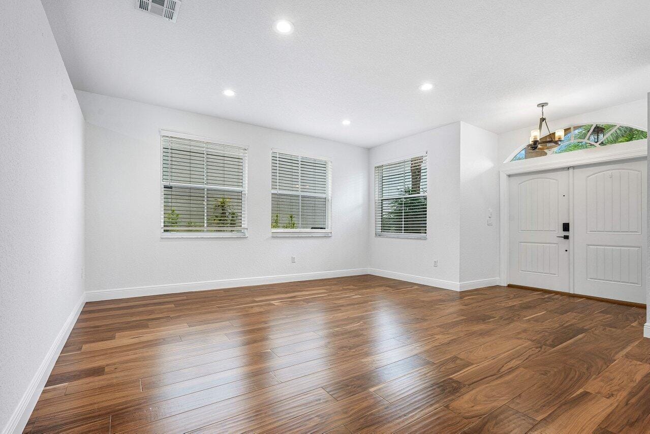 6328 STONEHURST Circle — photo 8