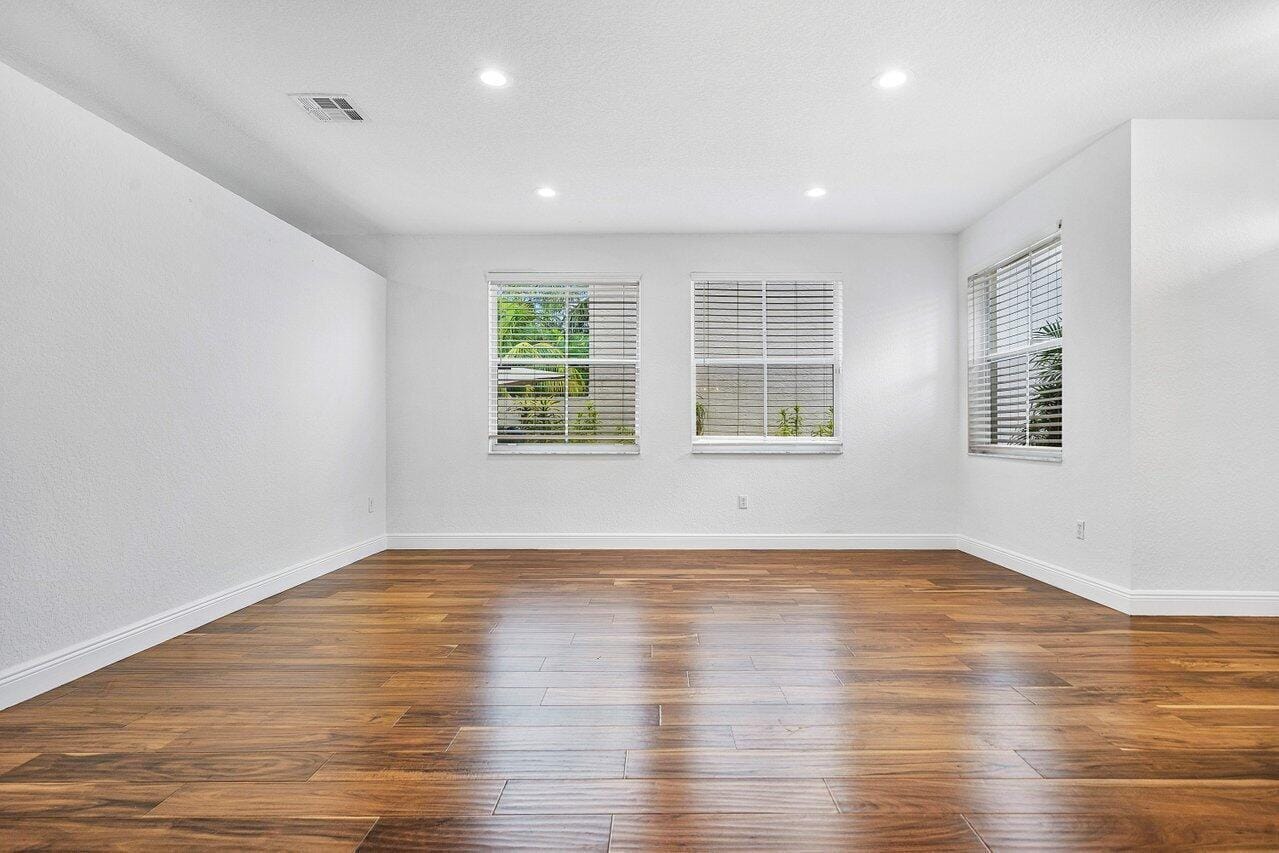 6328 STONEHURST Circle — photo 10