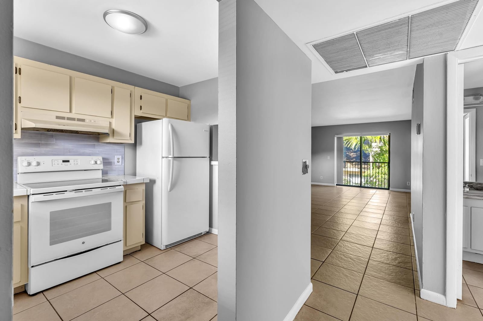 21904 LAKE FOREST Circle 202 — photo 3