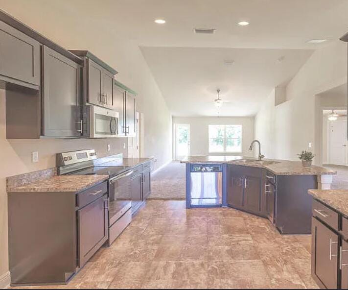702 SE WALTERS Terrace, Port St. Lucie, FL 34983 photo 2