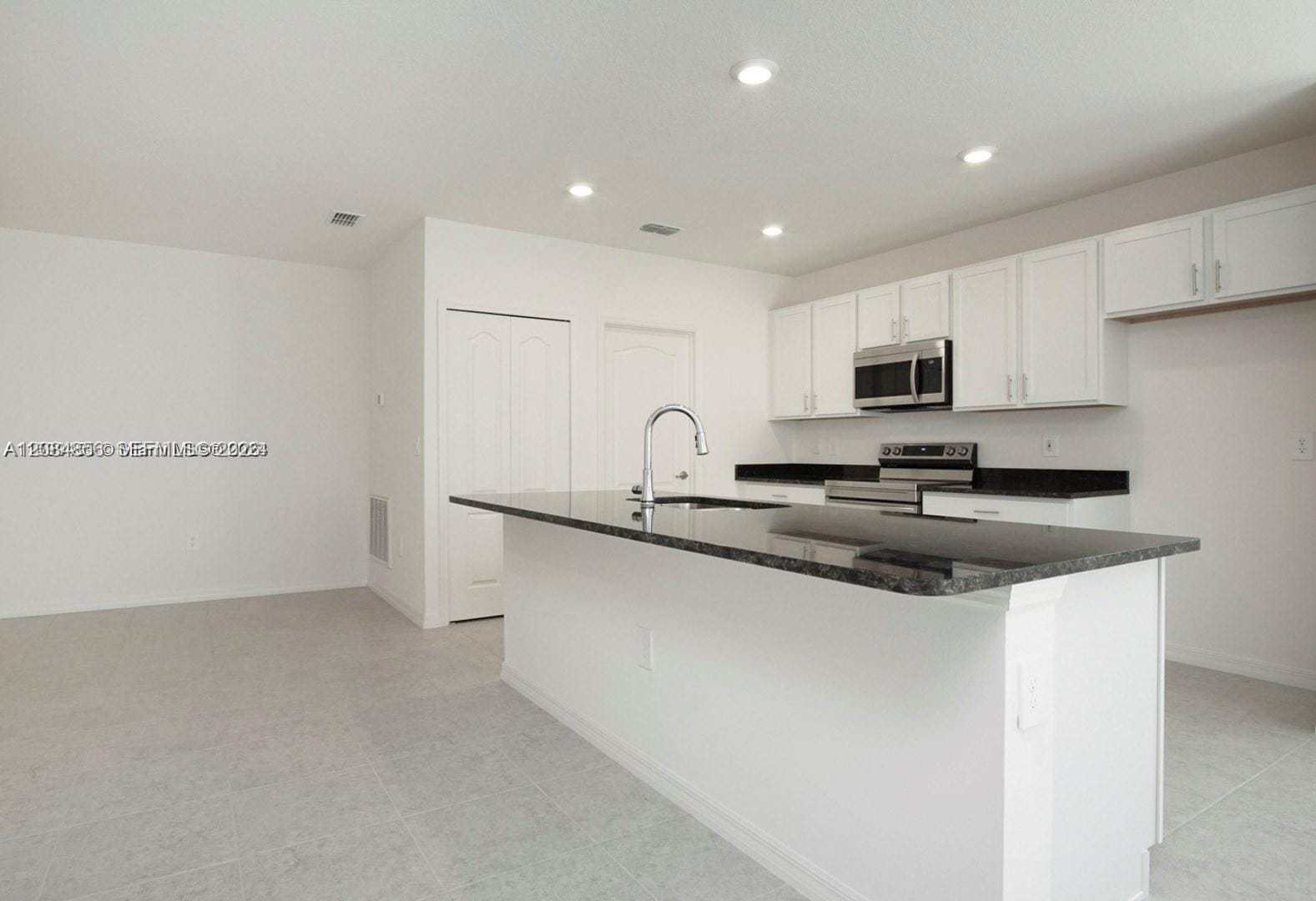 811 SE Seahouse Drive — photo 11