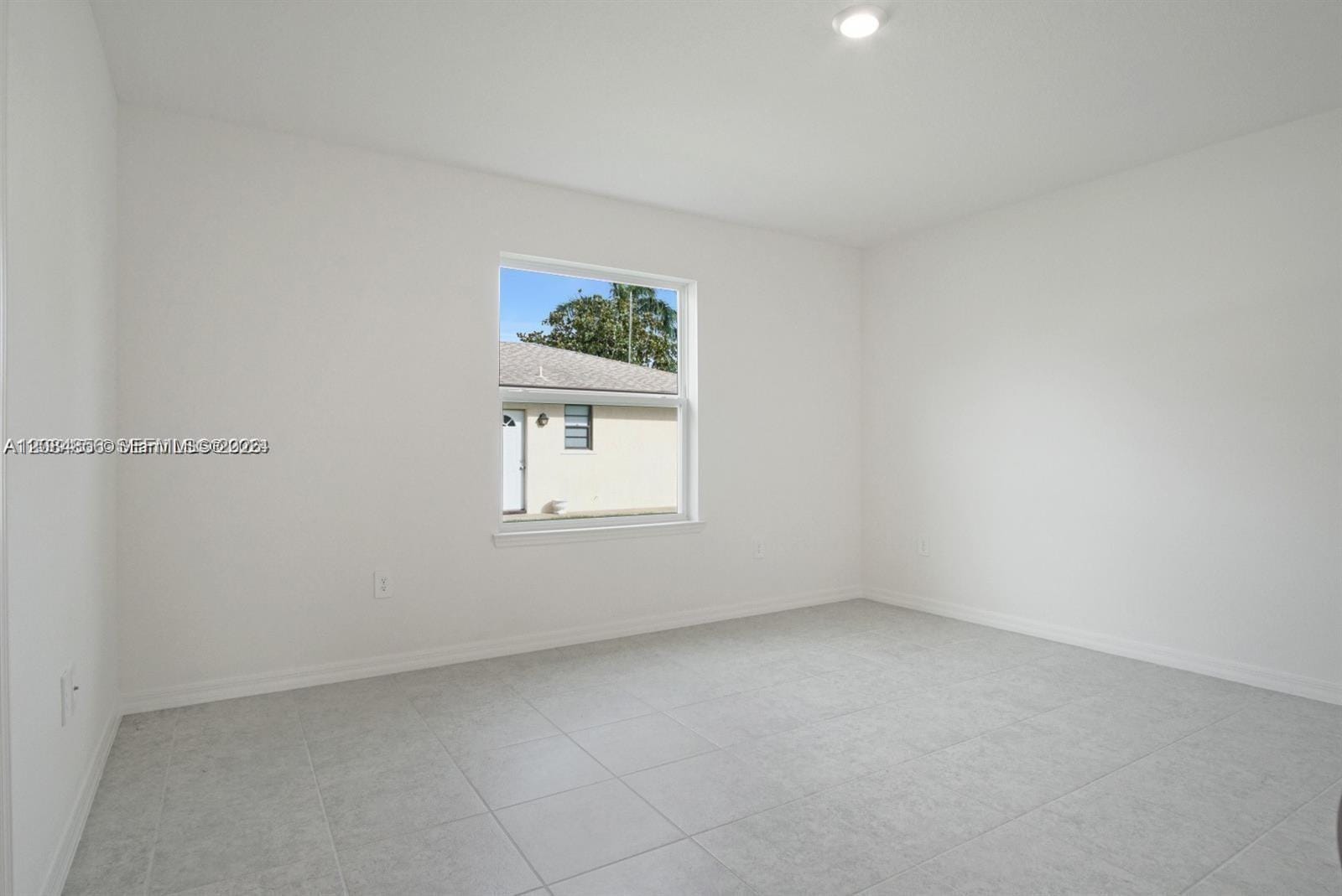 811 SE Seahouse Drive — photo 12