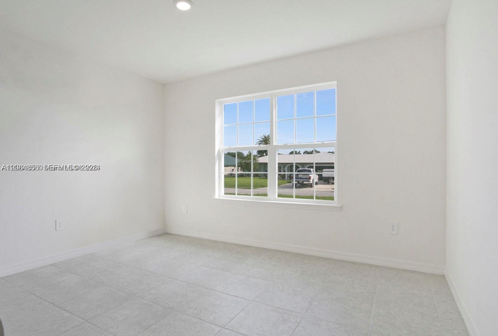 811 SE Seahouse Drive — photo 3