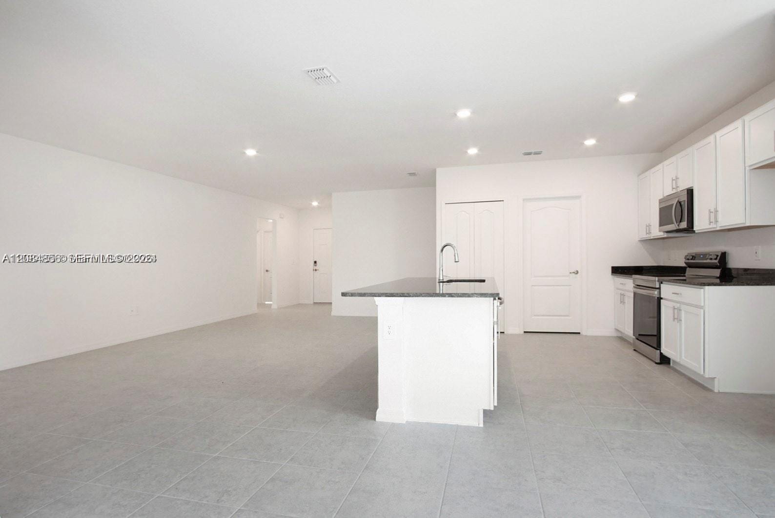 811 SE Seahouse Drive — photo 6