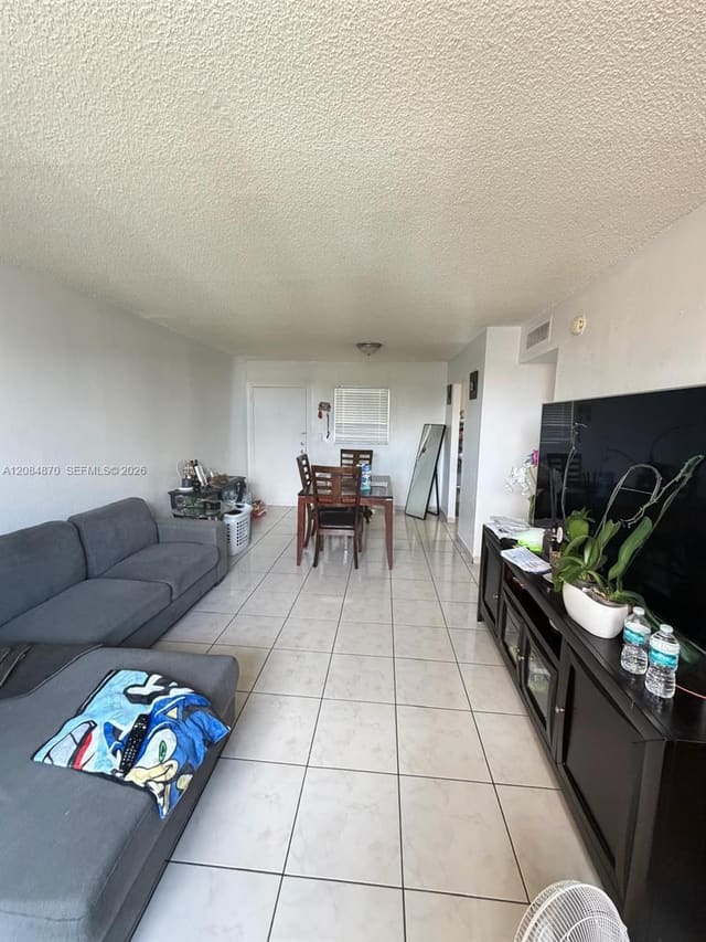 606 W 81st Street 202, Hialeah, FL 33014