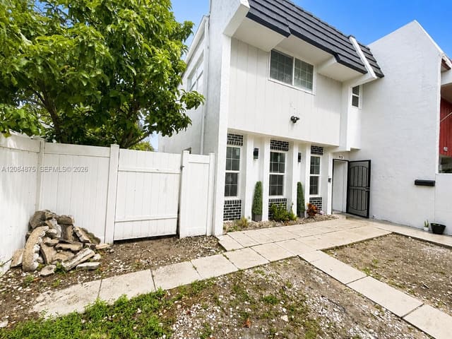 970 SW 80 Avenue A, North Lauderdale, FL 33068