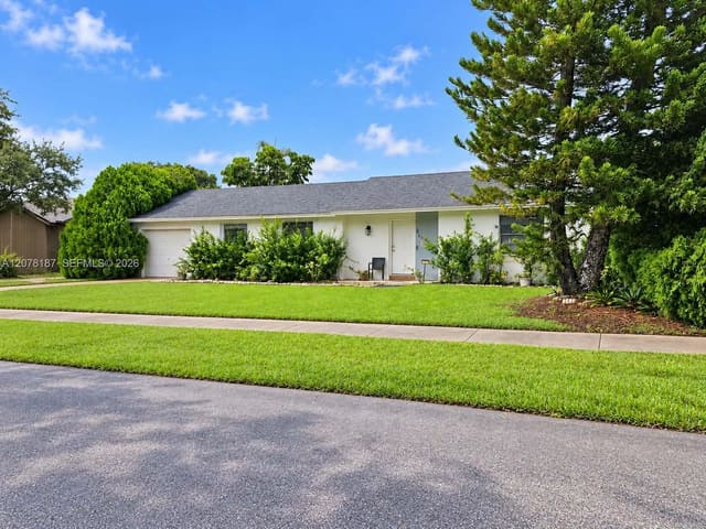 939 S Bluebird Lane, Homestead, FL 33035