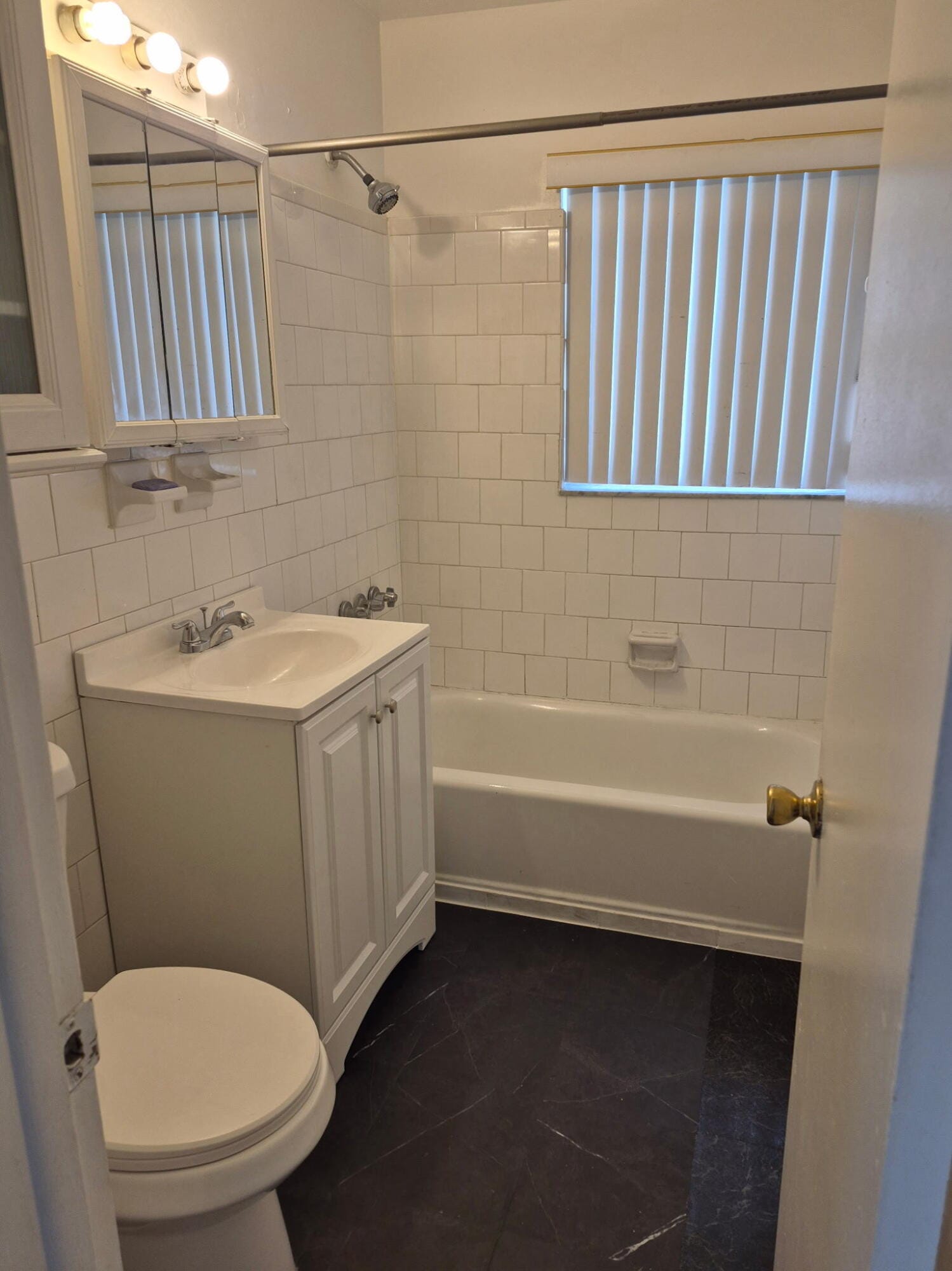 1104 W 24TH Street — photo 3