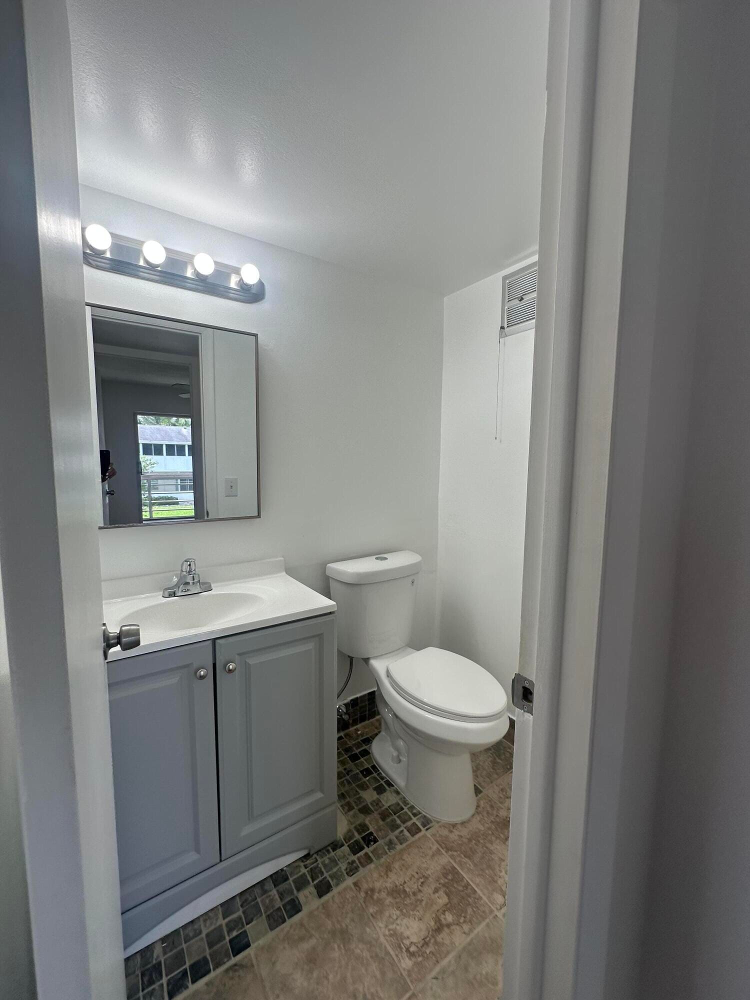 195 WINDSOR I, West Palm Beach, FL 33417 photo 12