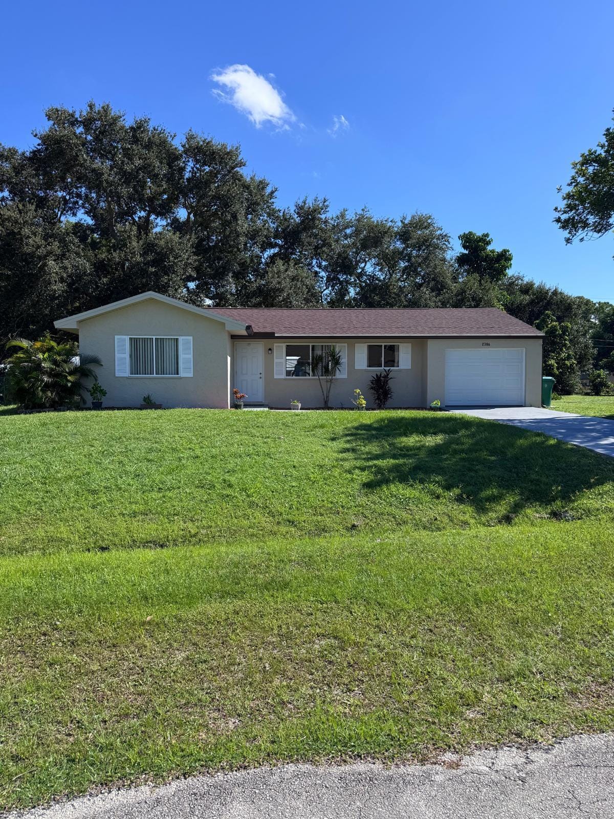 2386 SE LONGHORN Avenue — photo 2