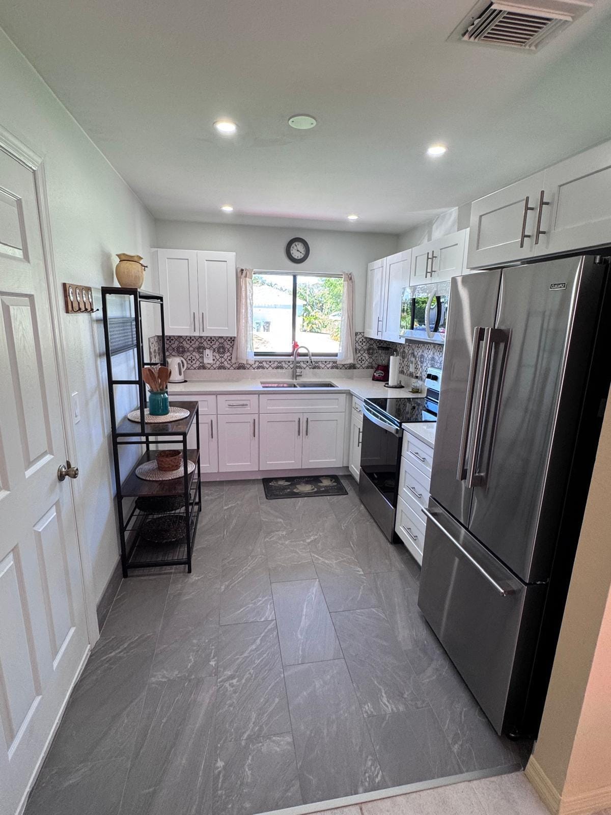 2386 SE LONGHORN Avenue — photo 9