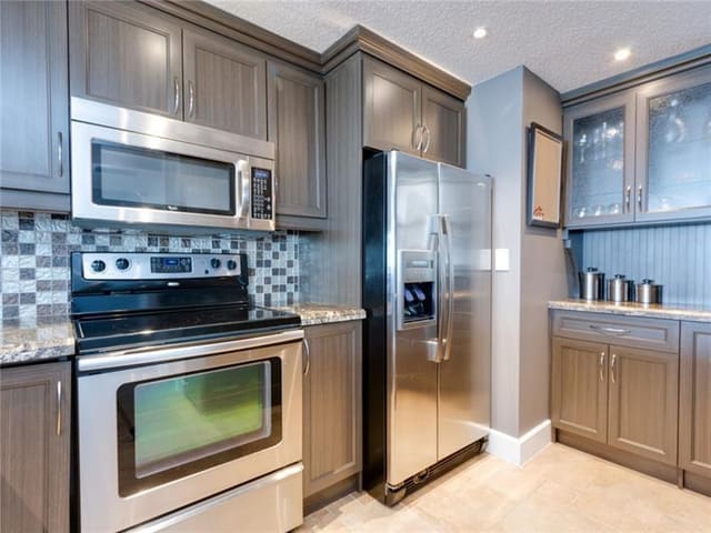 121 GOLDEN ISLES Drive 806, Hallandale Beach, FL 33009