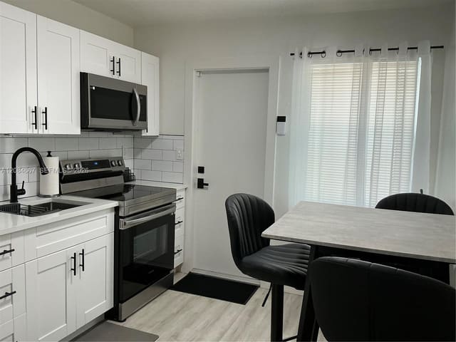 1300 NE 2nd Avenue, Fort Lauderdale, FL 33304