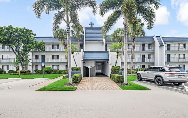 4465 Luxemburg Court 108, Fountains Of Palm Beach, Lake Worth, FL