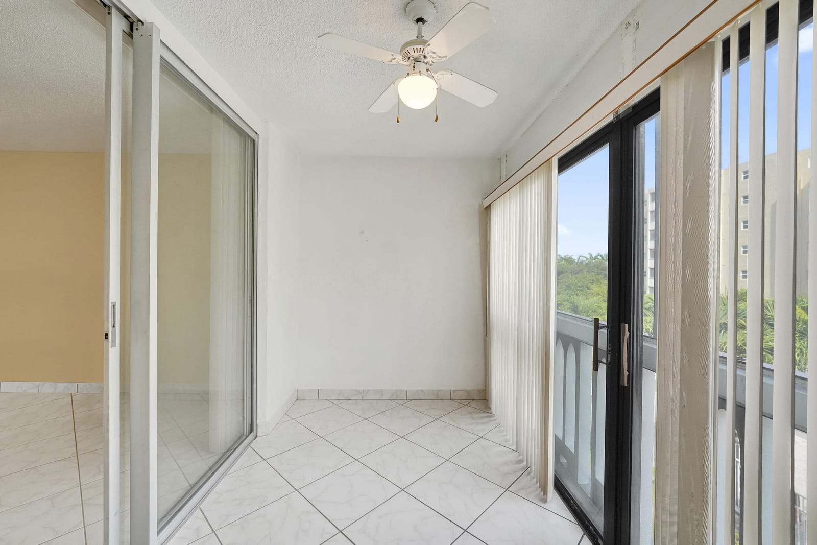 610 NE 12TH Avenue 306, Hallandale Beach, FL 33009 photo 11