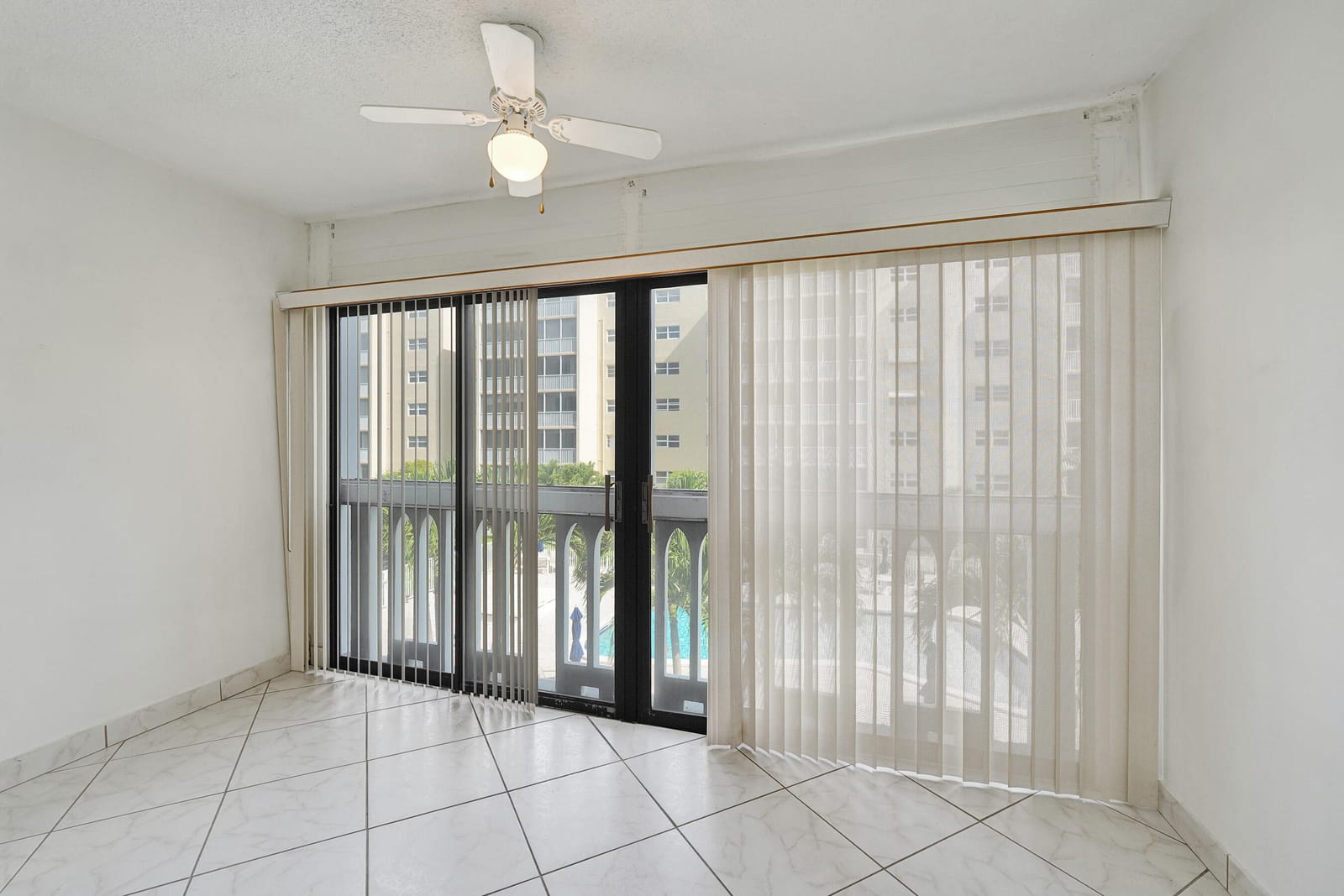 610 NE 12TH Avenue 306, Hallandale Beach, FL 33009 photo 12