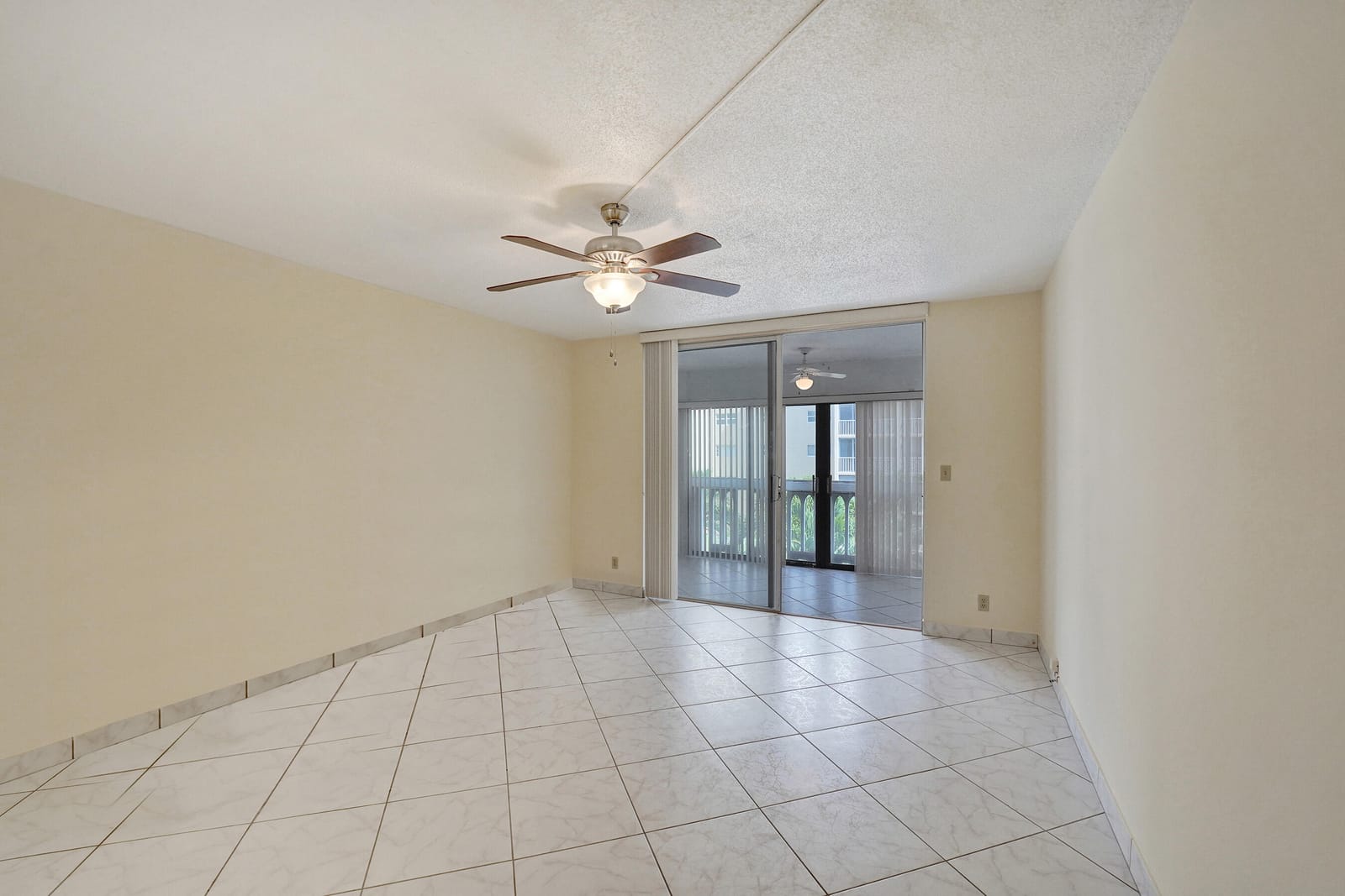 610 NE 12TH Avenue 306, Hallandale Beach, FL 33009 photo 14
