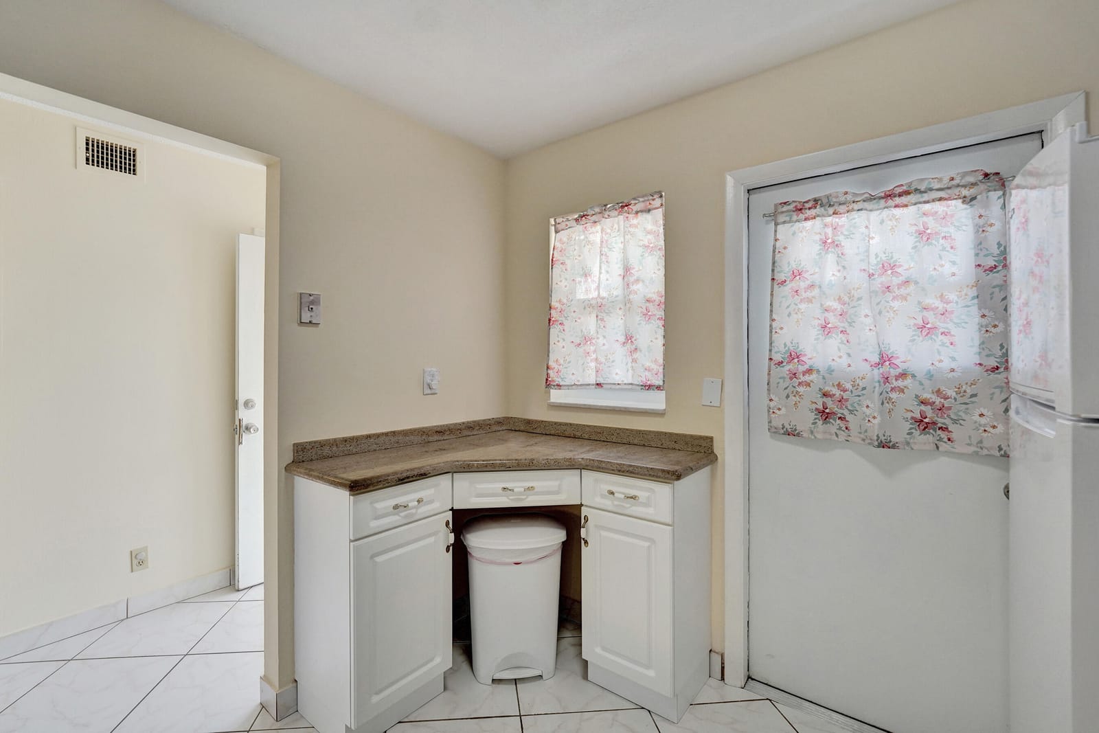 610 NE 12TH Avenue 306, Hallandale Beach, FL 33009 photo 18