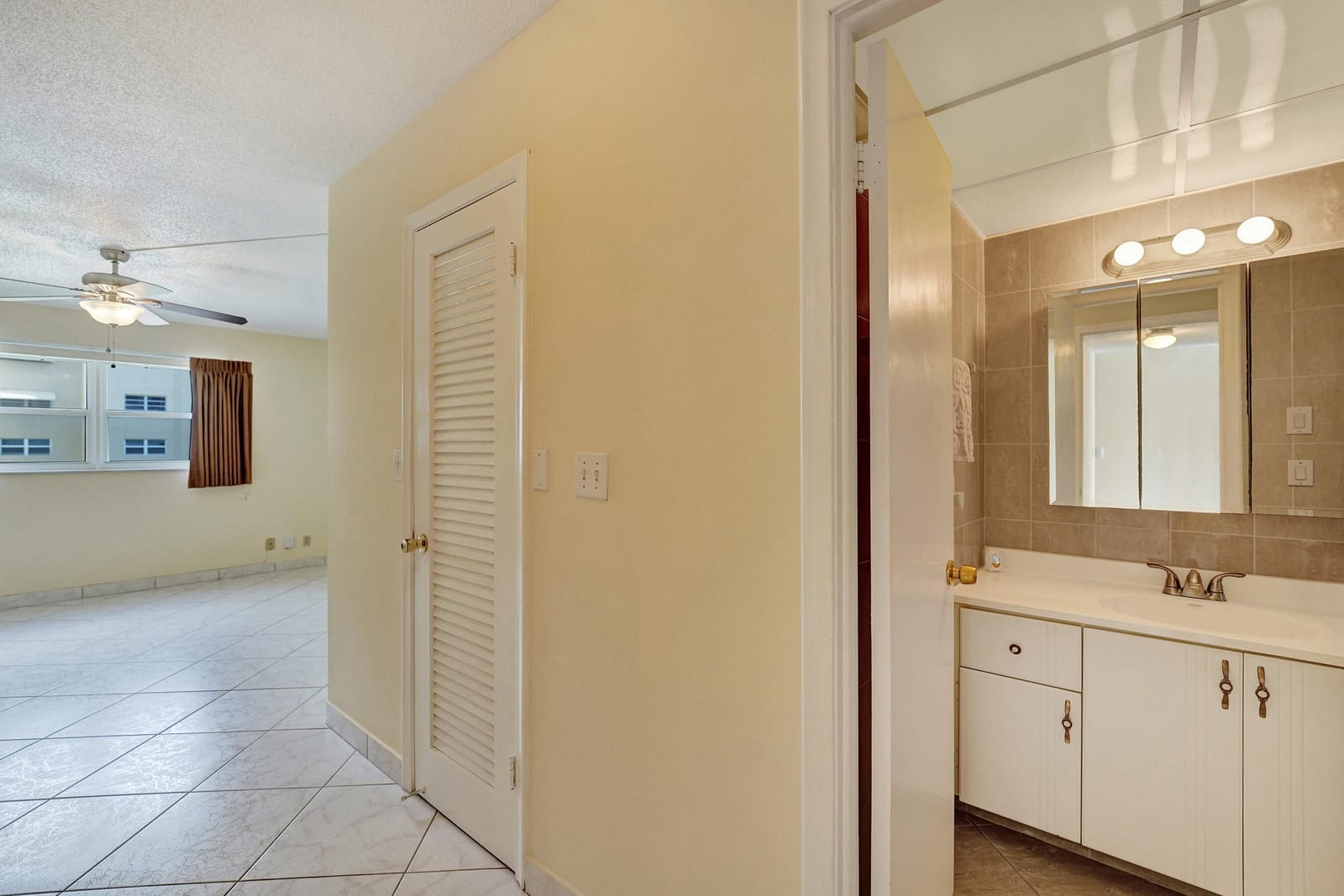 610 NE 12TH Avenue 306, Hallandale Beach, FL 33009 photo 30