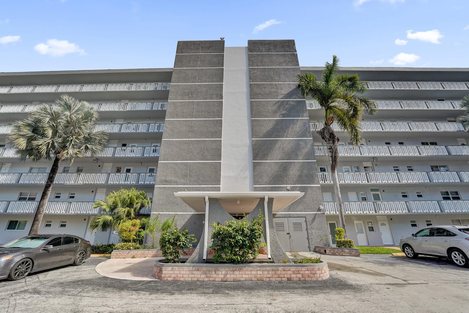 610 NE 12TH Avenue 306, Hallandale Beach, FL 33009 photo 4