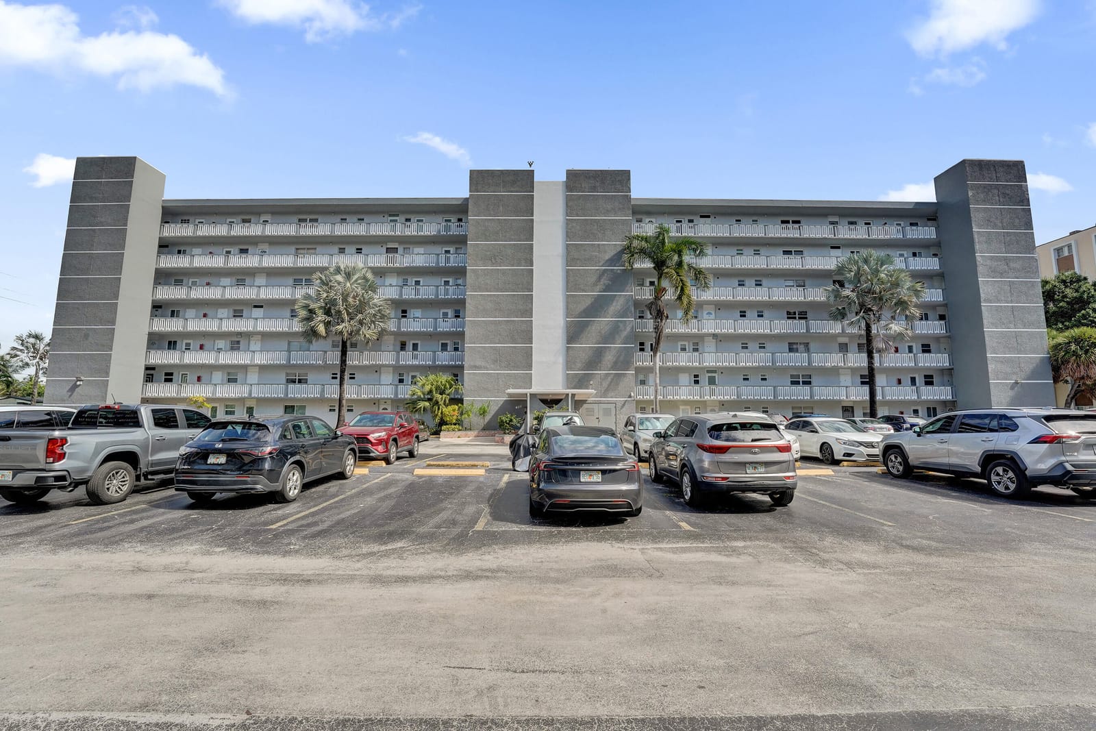 610 NE 12TH Avenue 306, Hallandale Beach, FL 33009 photo 5