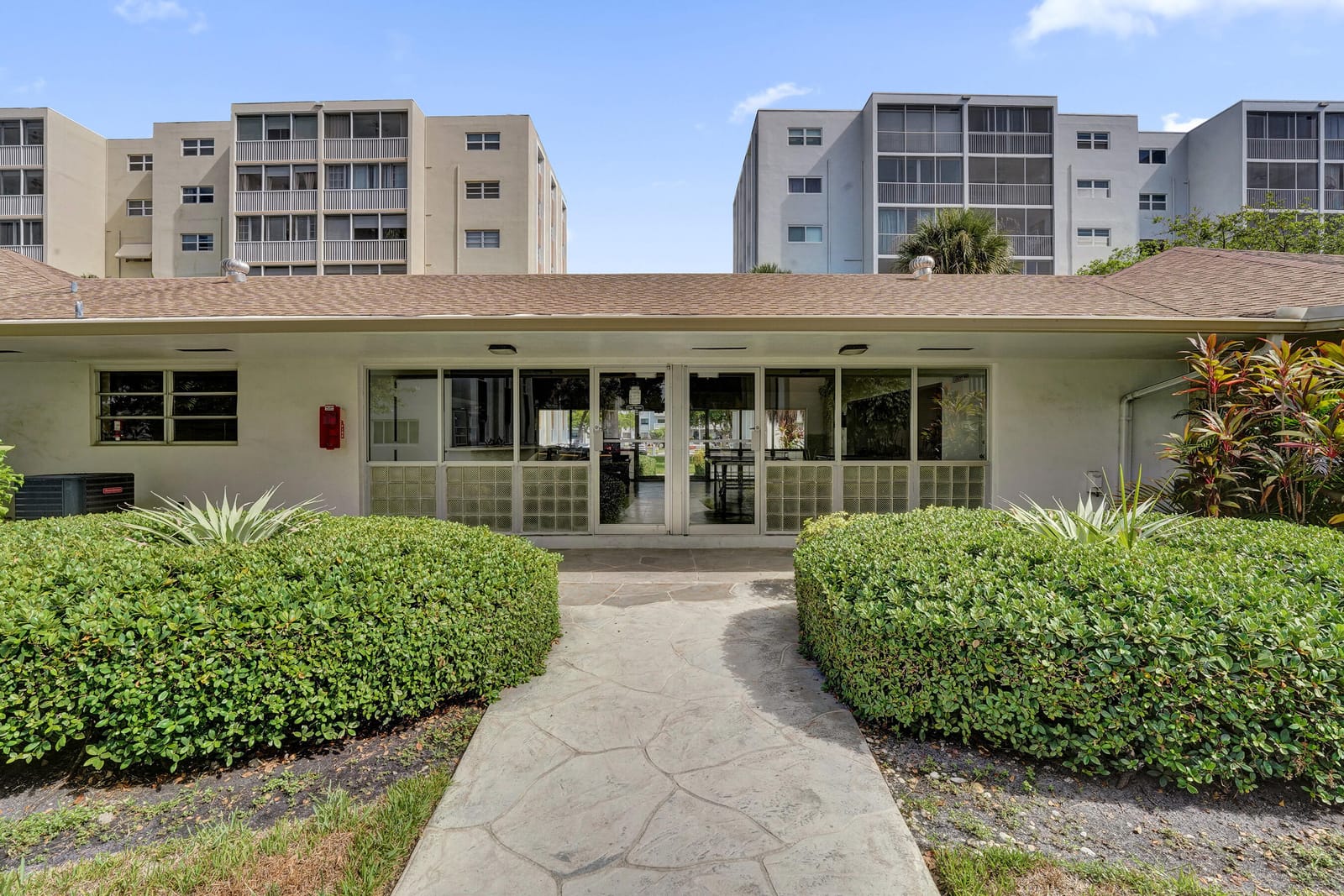 610 NE 12TH Avenue 306, Hallandale Beach, FL 33009 photo 6