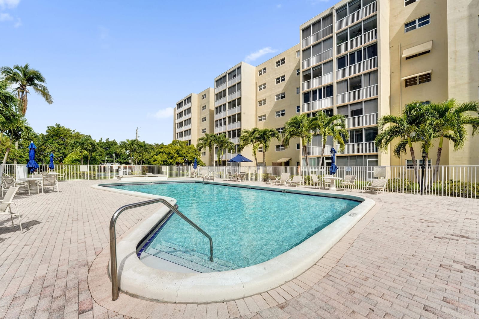 610 NE 12TH Avenue 306, Hallandale Beach, FL 33009 photo 9