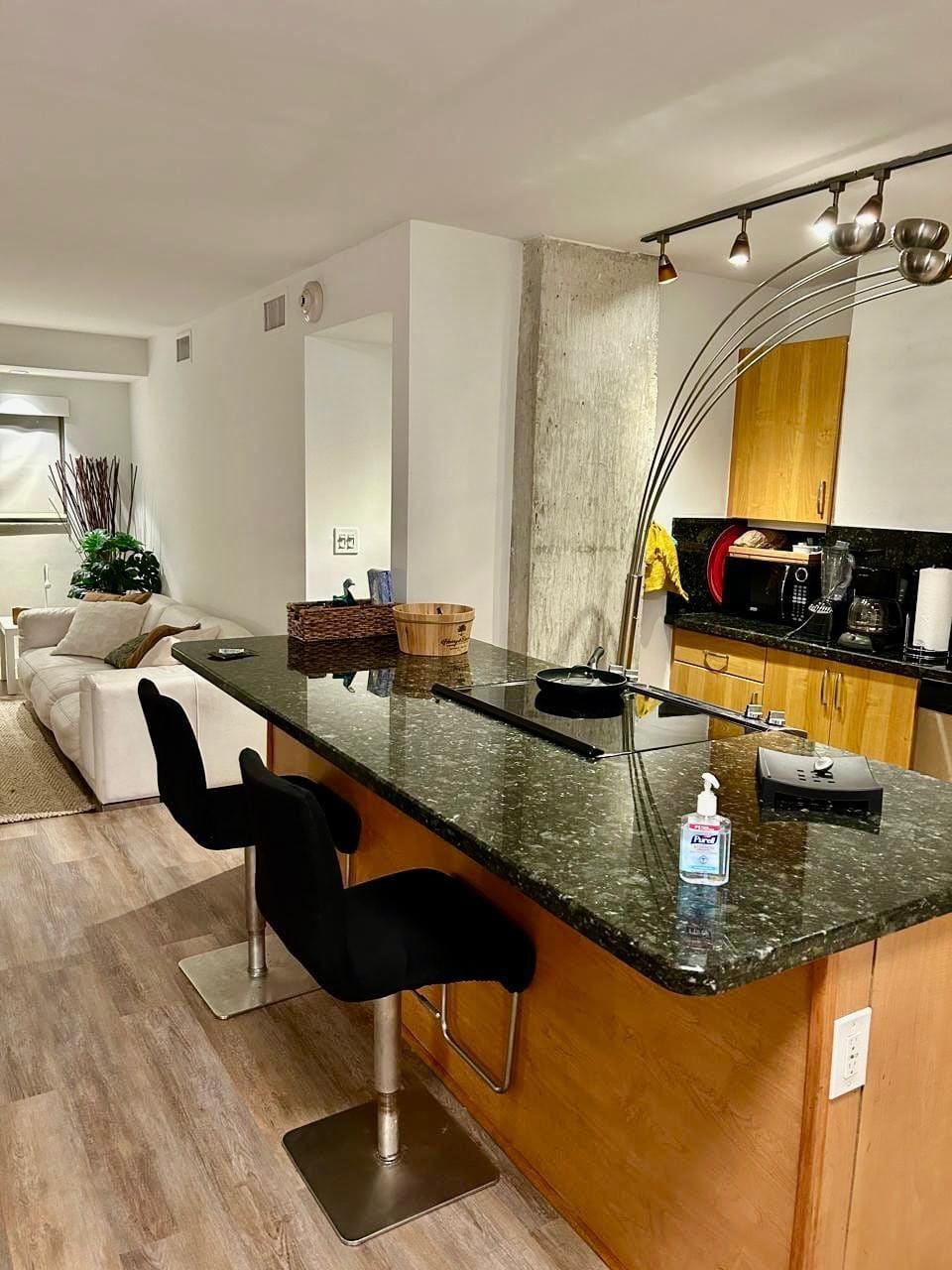 1881 WASHINGTON Avenue 8E — photo 4
