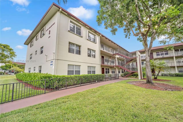 150 SW 134th Way 304R, Pembroke Pines, FL 33027