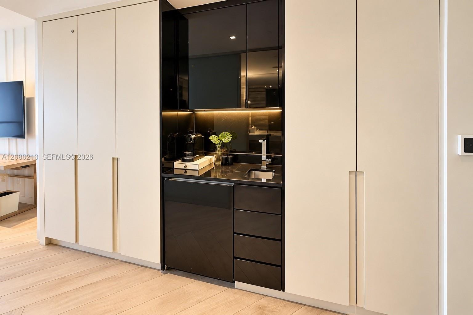2201 Collins Avenue 807, Miami Beach, FL 33139 photo 4